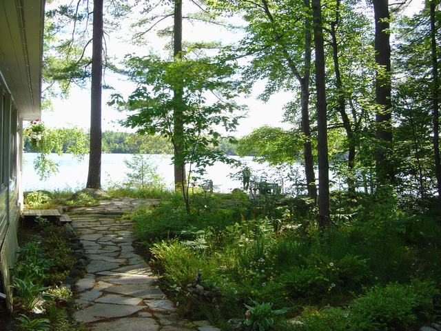 Side walkway to Lakefront